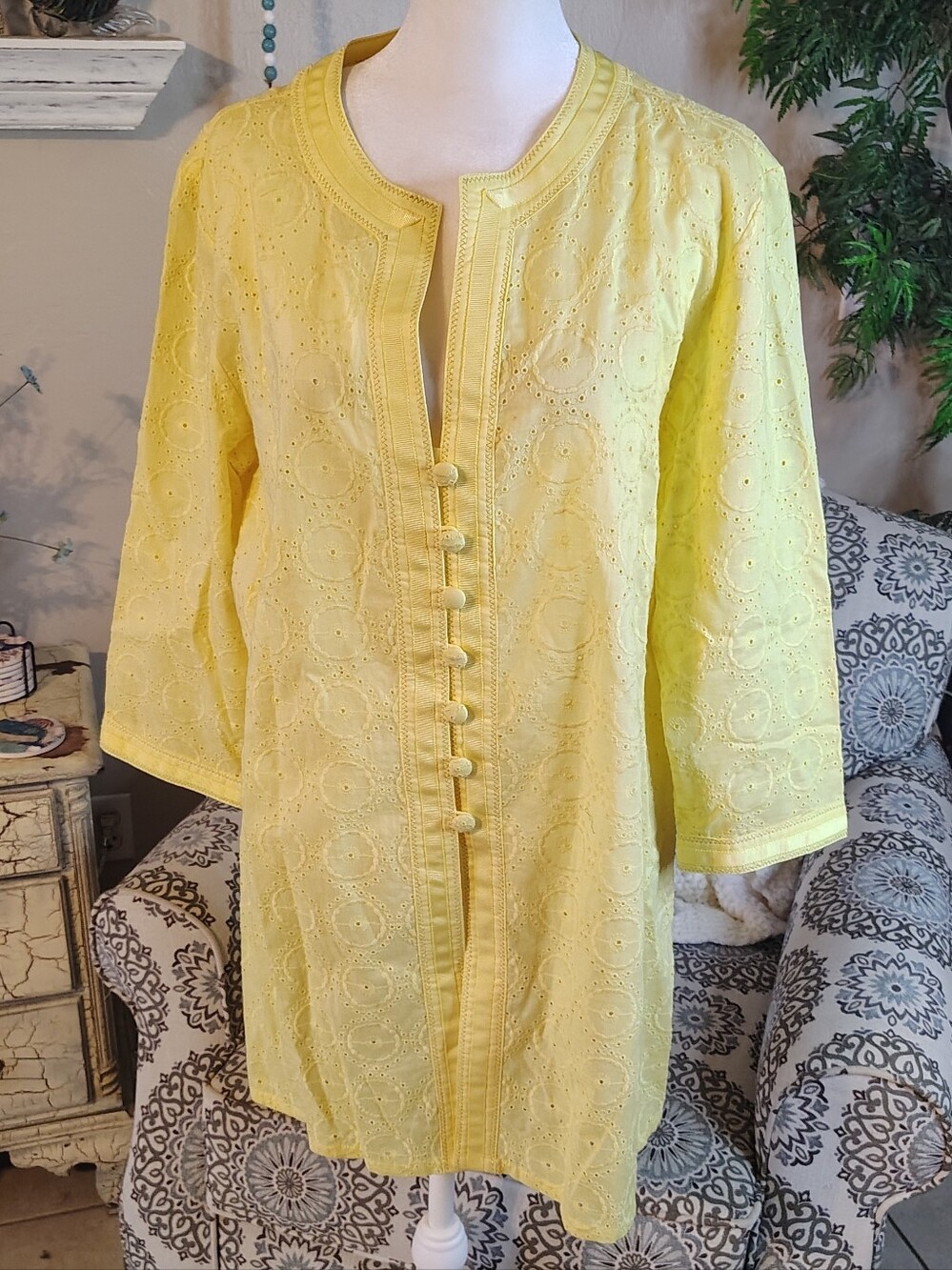 Chico's Butter Yellow Eyelet Embroidered Tunic Blouse